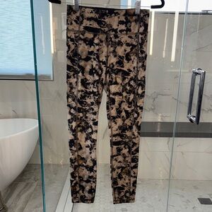 Lululemon Wunder Train 25” High-Rise Tight with Pockets in Black and Tan Tie Dye